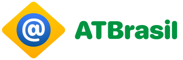 Logo ATBrasil: um losango amarelo com círculo azul no centro, e dentro dele o símbolo de arroba na cor branca, do lado direito ATBrasil escrito em verde-bandeira